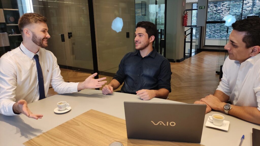 reuniao-de-negocios-com-cafe