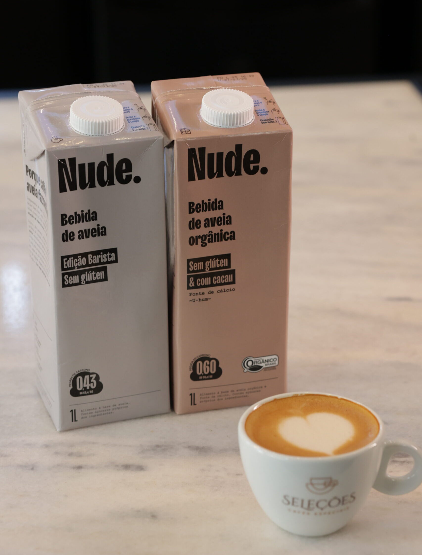 leite-de-aveia-nude-amiste-cafe