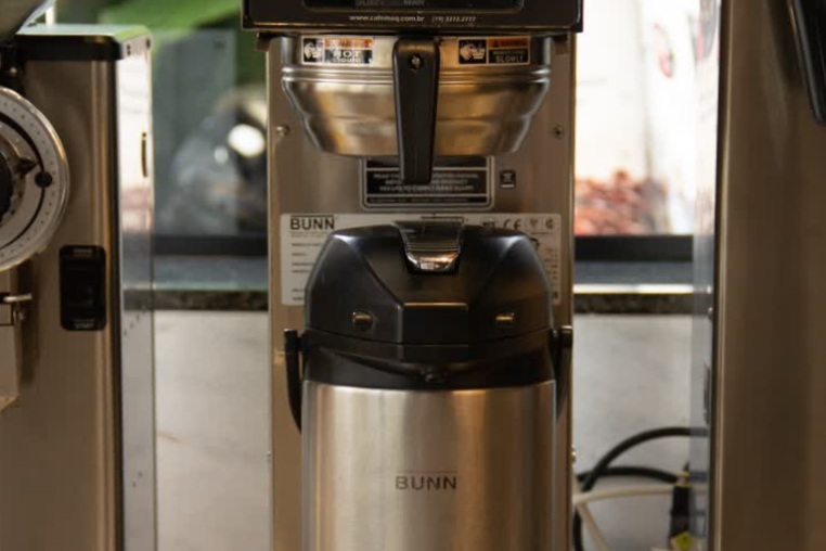Aluguel de cafeteira para indústria: vale a pena?