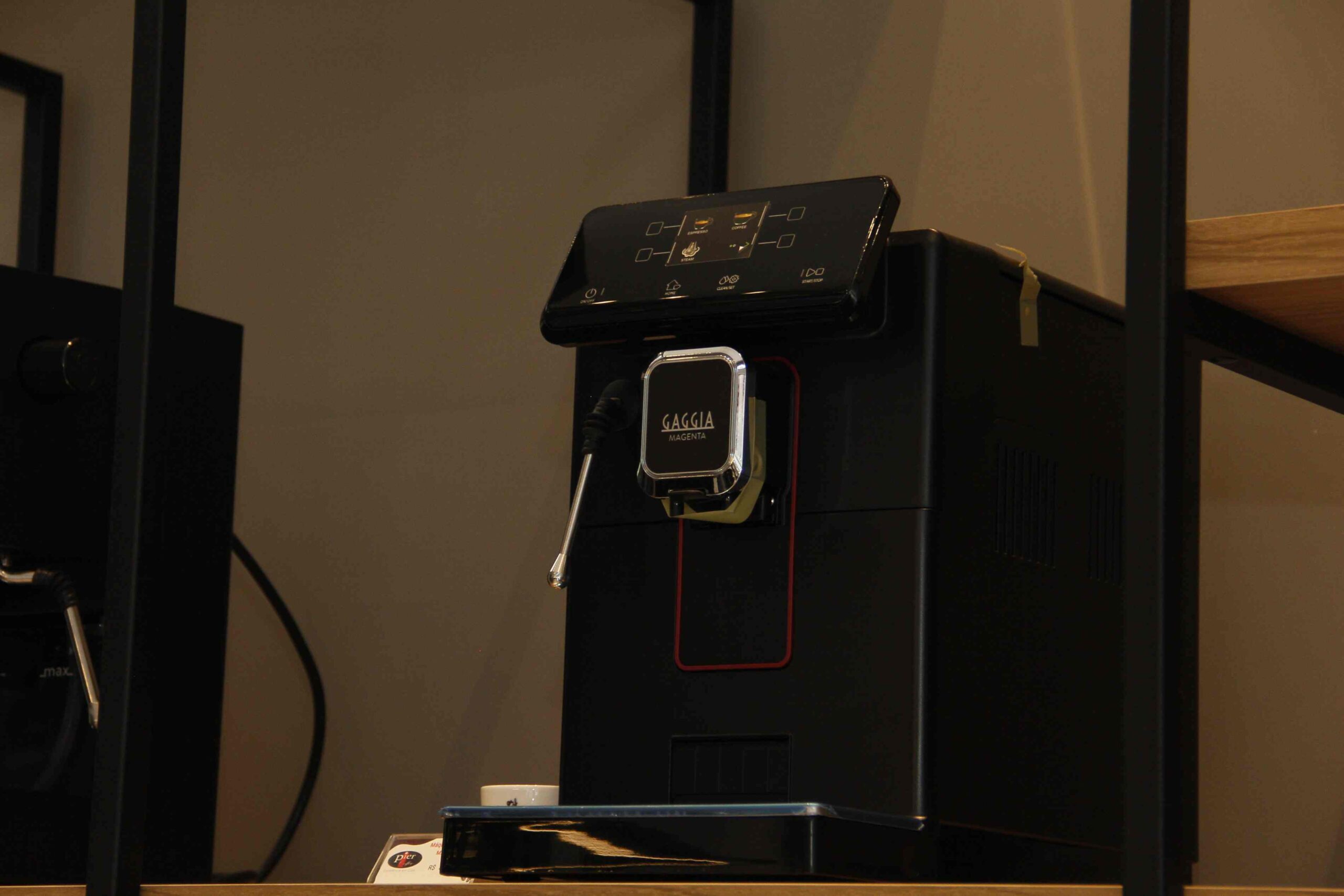 Máquina de café automática x cafeteira comum: quais as diferenças?